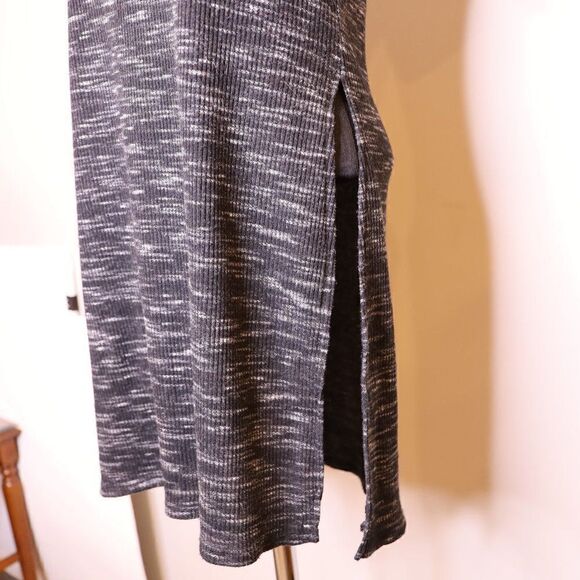 High Slit Short Sleeved Tunic Sz S - Picture 3 of 4